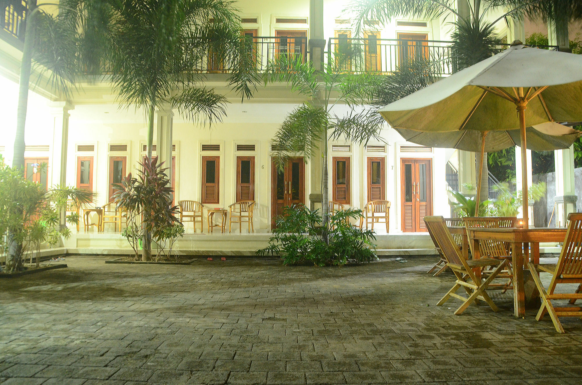 Budget Door Legian Inn Кута Экстерьер фото