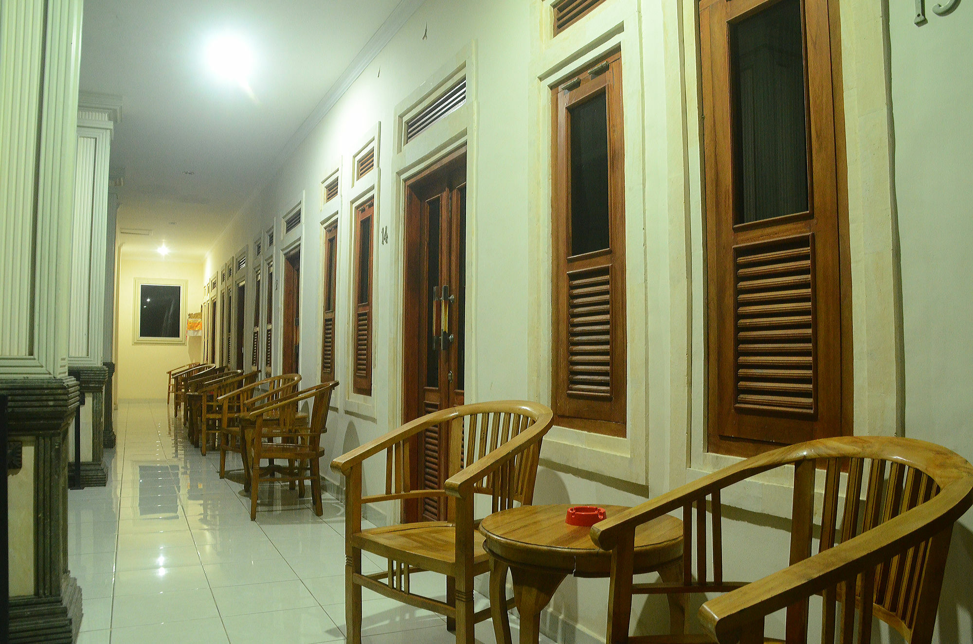 Budget Door Legian Inn Кута Экстерьер фото
